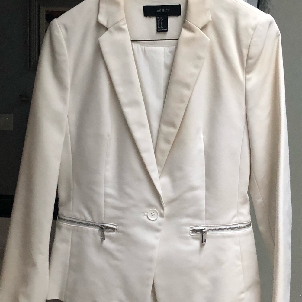 Forever 21 Creme Blazer size Small